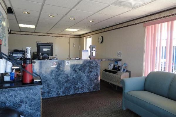 RED CARPET INN AND SUITES DANVILLE (Danville)